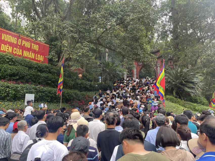Công an Phú Thọ bác tin 'đền Hùng thất thủ'.jpg