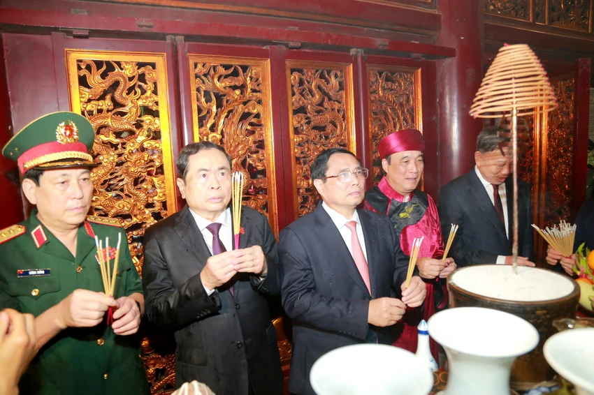 Thủ tướng Phạm Minh Chính dâng hương tưởng niệm các Vua Hùng