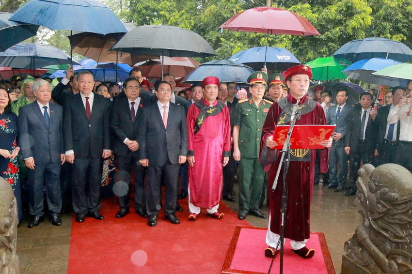 Thủ tướng Chính phủ Phạm Minh Chính dâng hương tưởng niệm các Vua Hùng