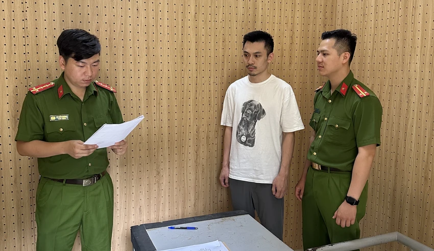 Khởi tố nhân viên ngân hàng chiếm đoạt gần 8 tỷ đồng của khách.jpg