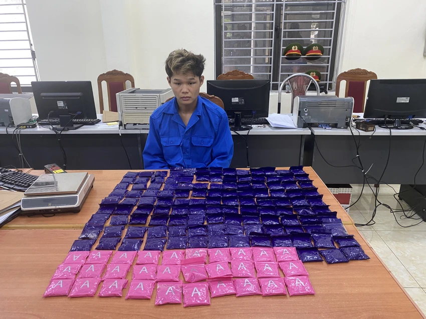 Công an Sơn La bắt hai người vận chuyển 2 bánh heroin, 30.000 viên ma túy 2.jpg