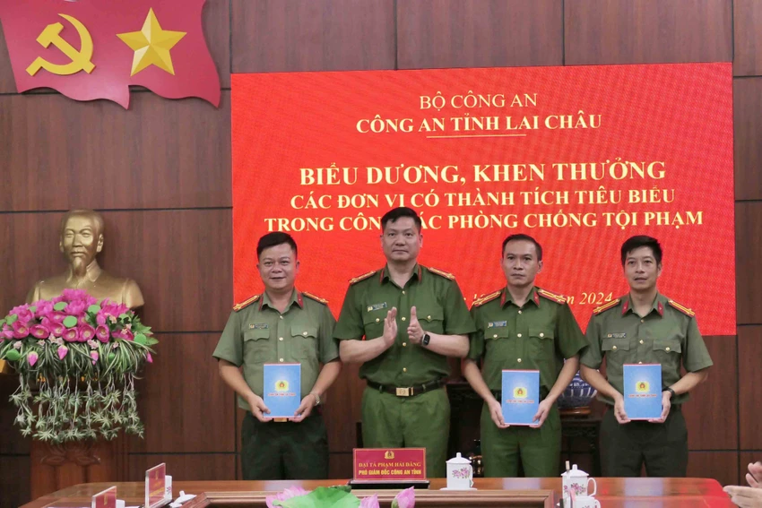 Bắt giữ cô gái lừa bán bọ xít đen qua mạng xã hội 2.jpg