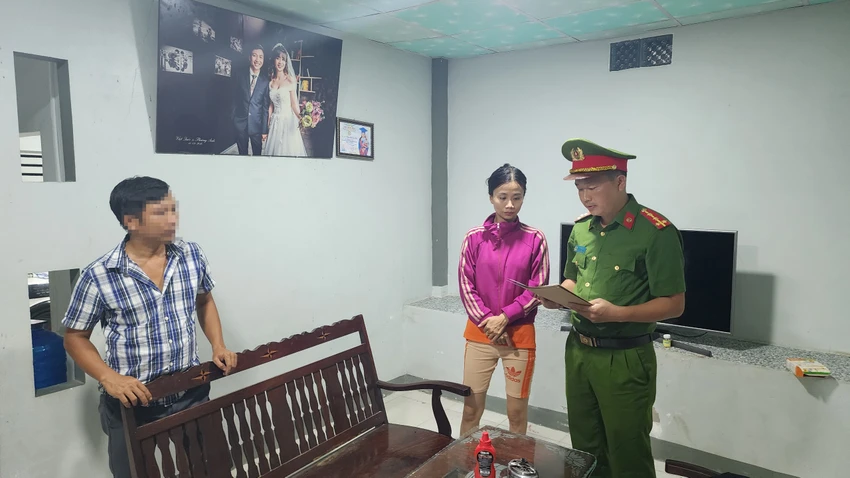Bắt giữ cô gái lừa bán bọ xít đen qua mạng xã hội.jpg