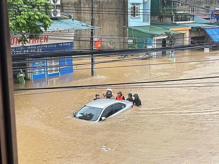 Thành phố Hà Giang mưa liên tục 3 ngày, nhiều điểm ngập sâu 3.jpg