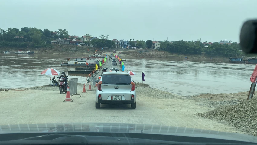Điều chỉnh thời gian đóng mở cầu phao Phong Châu .jpg