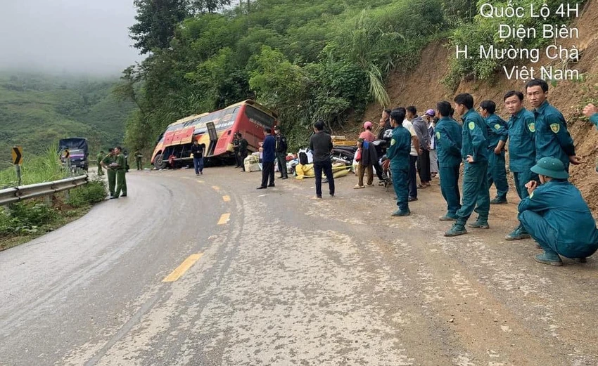 Xe giường nằm mất phanh lao vào ta luy dương, 1 người tử vong.jpg