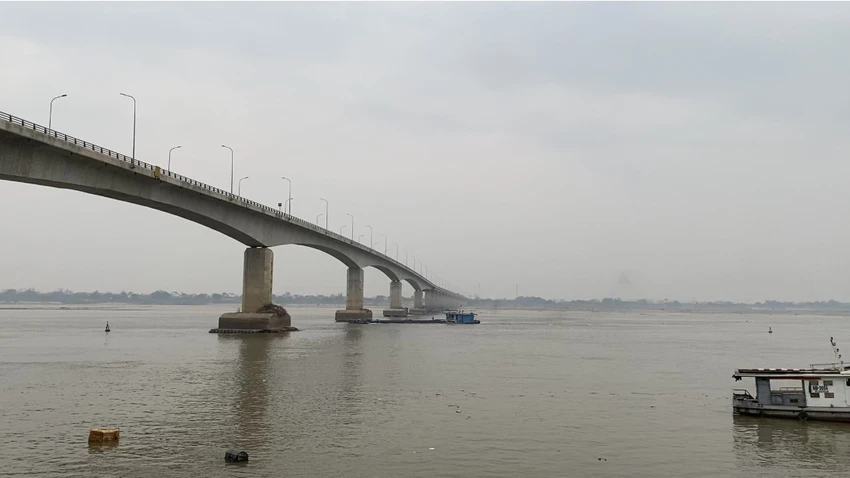 Cầu nghìn tỷ nối Phú Thọ - Hà Nội trơ móng khi nước sông Hồng xuống thấp 12.jpg