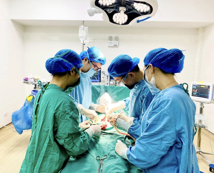 Bệnh viện huyện báo động đỏ cứu thai phụ vỡ tử cung.jpg