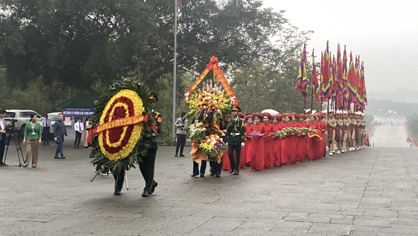 Chủ tịch nước Lương Cường dâng hương tưởng nhớ các Vua Hùng