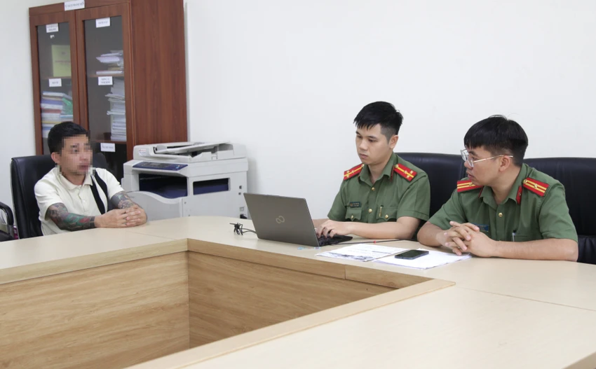 Công an làm việc với người bình luận ác ý về chiến sĩ Công an hy sinh.jpeg