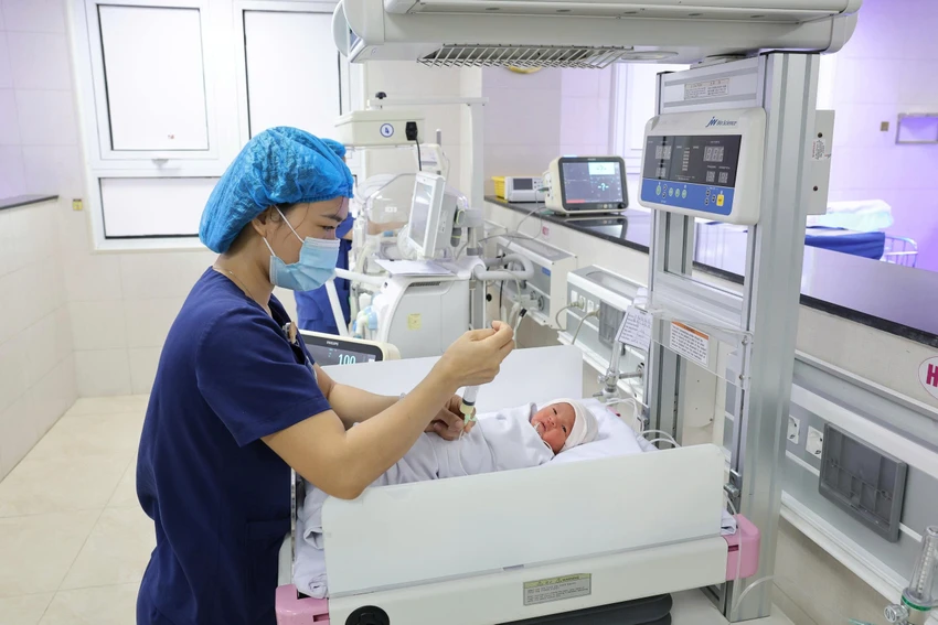 Ca phẫu thuật cấp cứu 3 mẹ con sản phụ bị sa dây rốn cực nguy hiểm.jpg