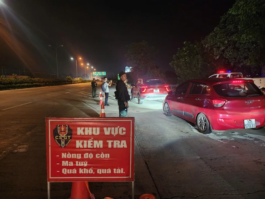 Phát hiện gần 4.000 vi phạm nồng độ cồn chỉ trong một ngày.jpg