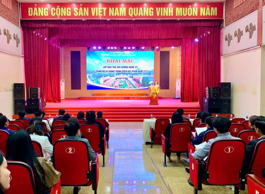 Phú Thọ khai mạc lớp đào tạo nghệ sỹ trình diễn hát Xoan năm 2025.jpg