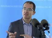 CEO Moderna nói vaccine của họ có thể được duyệt cho trẻ em 'vài tuần nữa'