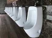 Bị bắt vì quay lén ‘vùng nhạy cảm’ của nam cảnh sát đang tắm