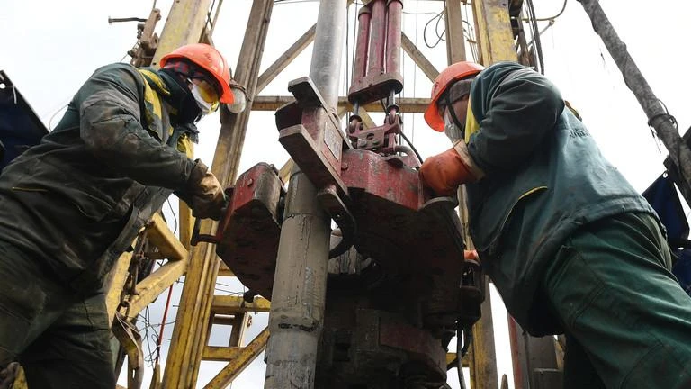 Bộ Ngoại giao Đức tuyên bố sẽ cắt đứt hoàn toàn nguồn dầu nhập khẩu từ Nga vào cuối năm nay. Ảnh: RT Bộ Ngoại giao Đức tuyên bố sẽ cắt đứt hoàn toàn nguồn dầu nhập khẩu từ Nga vào cuối năm nay. Ảnh: RT