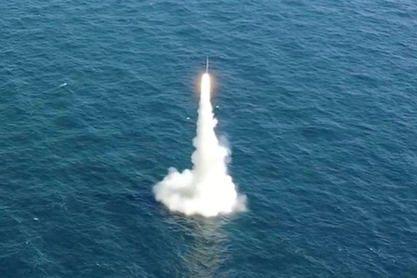 Một tên lửa đạn đạo phóng từ tàu ngầm (SLBM) Dosan Ahn Chang-ho của Hàn Quốc, ngày 15-9-2021. Ảnh: REUTERS Một tên lửa đạn đạo phóng từ tàu ngầm (SLBM) Dosan Ahn Chang-ho của Hàn Quốc, ngày 15-9-2021. Ảnh: REUTERS