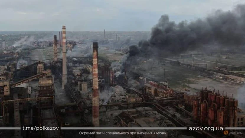 Khói bốc lên từ nhà máy thép Azovstal ở TP Mariupol, miền đông Ukraine. Ảnh: REUTERS Khói bốc lên từ nhà máy thép Azovstal ở TP Mariupol, miền đông Ukraine. Ảnh: REUTERS