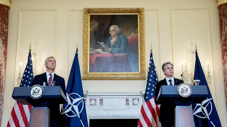 Ngoại trưởng Mỹ Antony Blinken (phải) và Tổng thư ký NATO Jens Stoltenberg (trái) trong cuộc họp báo chung tại Bộ Ngoại giao Mỹ vào ngày 1-6. Ảnh: AFP Ngoại trưởng Mỹ Antony Blinken (phải) và Tổng thư ký NATO Jens Stoltenberg (trái) trong cuộc họp báo chung tại Bộ Ngoại giao Mỹ vào ngày 1-6. Ảnh: AFP