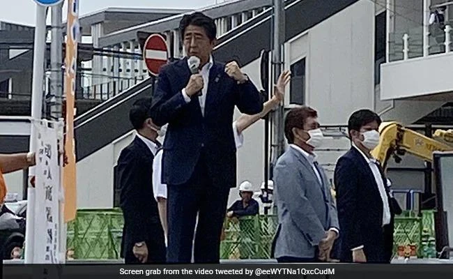 Cựu Thủ tướng Shinzo Abe phát biểu trước khi gặp nạn. Ảnh: NDTV Cựu Thủ tướng Shinzo Abe phát biểu trước khi gặp nạn. Ảnh: NDTV