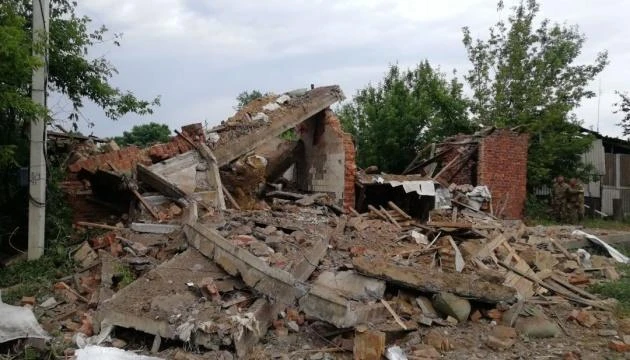 Một ngôi nhà bị hư hại hoàn toàn sau các cuộc giao tranh giữa Nga và Ukraine. Ảnh: UKRINFORM Một ngôi nhà bị hư hại hoàn toàn sau các cuộc giao tranh giữa Nga và Ukraine. Ảnh: UKRINFORM