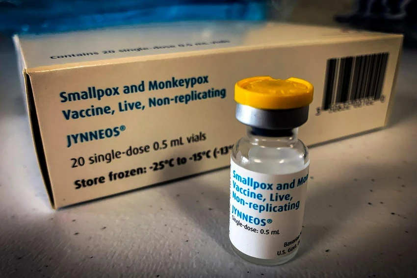 Lọ vaccine ngừa bệnh đậu mùa khỉ Jynneos cùng hộp đựng do công ty công nghệ sinh học Bavarian Nordic của Đan Mạch sản xuất. Ảnh: VOX Lọ vaccine ngừa bệnh đậu mùa khỉ Jynneos cùng hộp đựng do công ty công nghệ sinh học Bavarian Nordic của Đan Mạch sản xuất. Ảnh: VOX