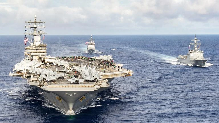 Nhóm tác chiến tàu sân bay Ronald Reagan của Mỹ. Ảnh: RT Nhóm tác chiến tàu sân bay Ronald Reagan của Mỹ. Ảnh: RT