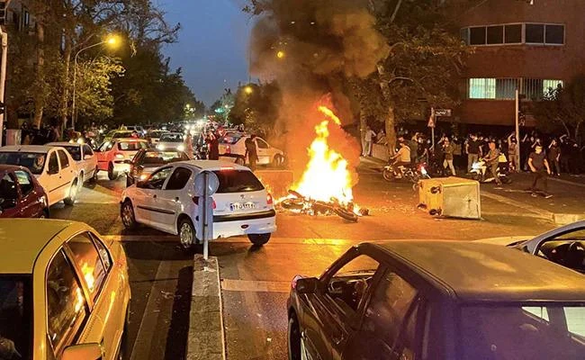 Các cuộc bạo loạn vẫn tiếp tục diễn ra ở Iran. Ảnh: NDTV