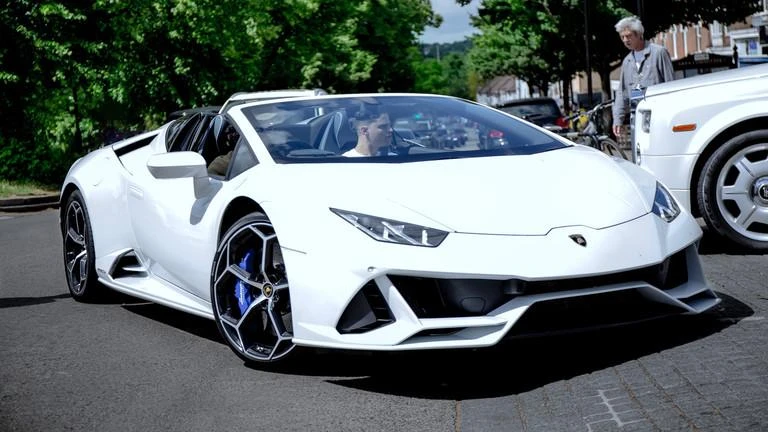 Một chiếc xe thể thao Lamborghini Huracan EVO. Ảnh: RT Một chiếc xe thể thao Lamborghini Huracan EVO. Ảnh: RT