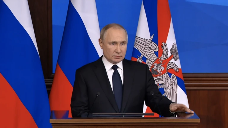 Tổng thống Nga Vladimir Putin phát biểu trong cuộc họp với các quan chức quốc phòng cấp cao hôm 21-12. Ảnh: RT Tổng thống Nga Vladimir Putin phát biểu trong cuộc họp với các quan chức quốc phòng cấp cao hôm 21-12. Ảnh: RT