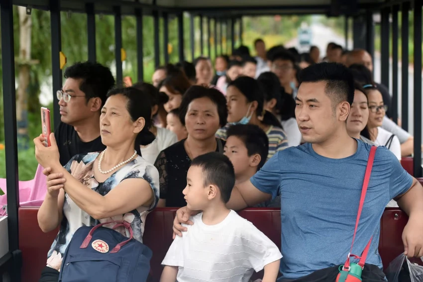Có khoảng 91% người dân Trung Quốc được hỏi cho biết họ cảm thấy hạnh phúc với cuộc sống hiện tại. Ảnh: VCG Có khoảng 91% người dân Trung Quốc được hỏi cho biết họ cảm thấy hạnh phúc với cuộc sống hiện tại. Ảnh: VCG