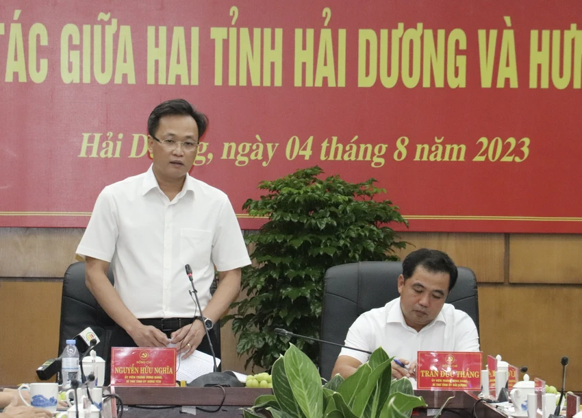 Bí thư Tỉnh uỷ Hưng Yên Nguyễn Hữu Nghĩa phát biểu tại hội nghị. Ảnh: NM