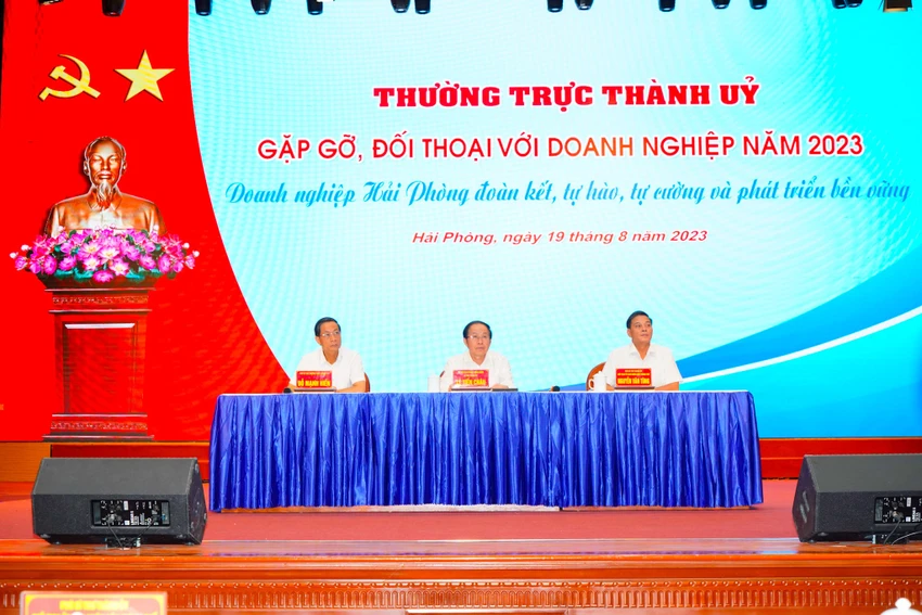 Thường trực Thành uỷ Hải Phòng đối thoại với các doanh nghiệp. Ảnh: ĐT Thường trực Thành uỷ Hải Phòng đối thoại với các doanh nghiệp. Ảnh: ĐT