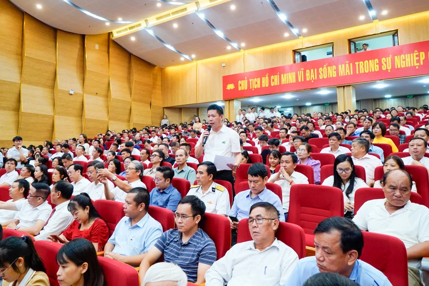 Đại diện doanh nghiệp Hải Phòng nêu ý kiến. Ảnh: ĐT Đại diện doanh nghiệp Hải Phòng nêu ý kiến. Ảnh: ĐT