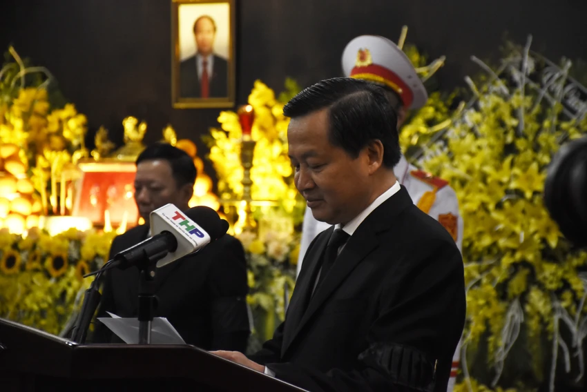 Phó Thủ tướng Lê Minh Khái, Trưởng Ban tang lễ đọc điếu văn. Ảnh: ANH VŨ Phó Thủ tướng Lê Minh Khái, Trưởng Ban tang lễ đọc điếu văn. Ảnh: ANH VŨ