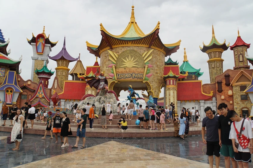 Sản phẩm công viên nước tại Đồ Sơn đưa vào hoạt động đúng dịp nghỉ lễ, thu hút đông đảo du khách. Ảnh: Anh Vũ