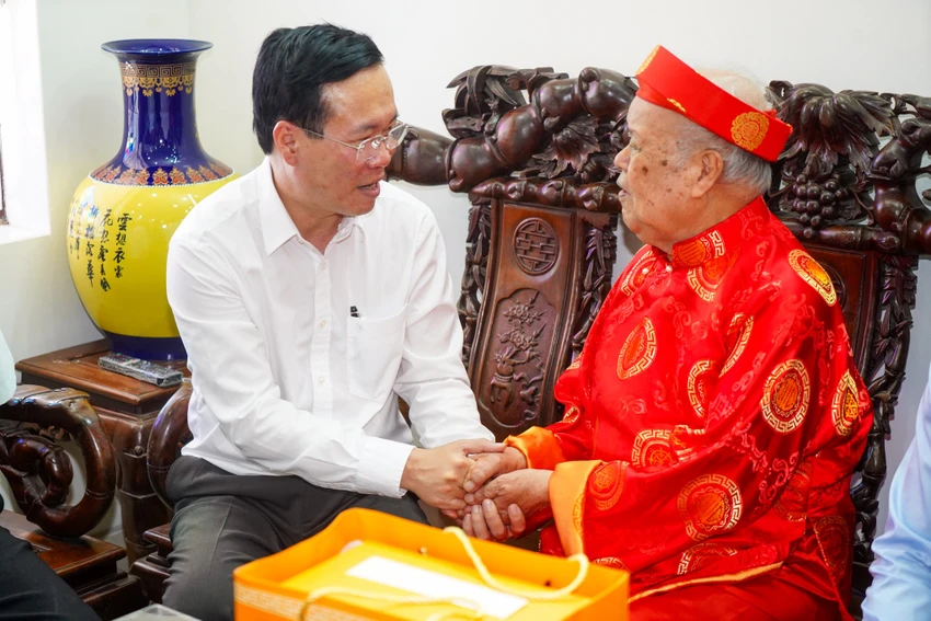 hoi-nghi-nha-van5.jpg