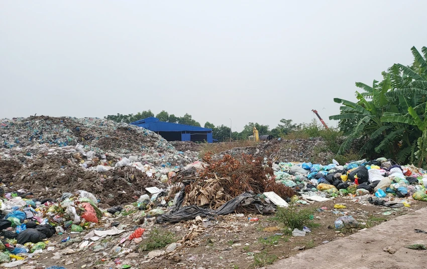 rác tồn đọng ở xã Kiến Thiết, huyện Tiên Lãng, Hải Phòng