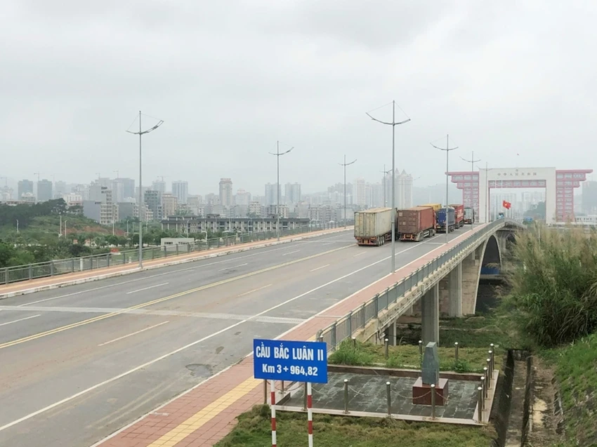 cửa khẩu bắc luân 2