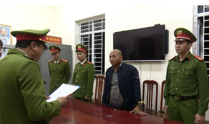 sập mái nhà