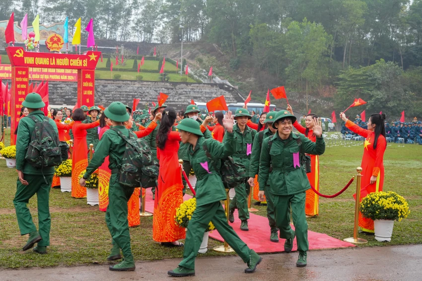 thanh-nien-cac-dia-phuong-phan-khoi-len-duong-nhap-ngu-2.jpeg