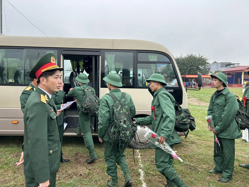 thanh-nien-cac-dia-phuong-phan-khoi-len-duong-nhap-ngu-6.jpg