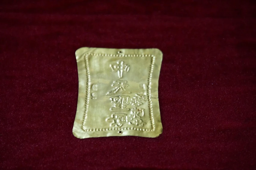 chiem-nguong-21-hien-vat-bang-vang-cung-tien-nu-tuong-le-chan-6.jpg