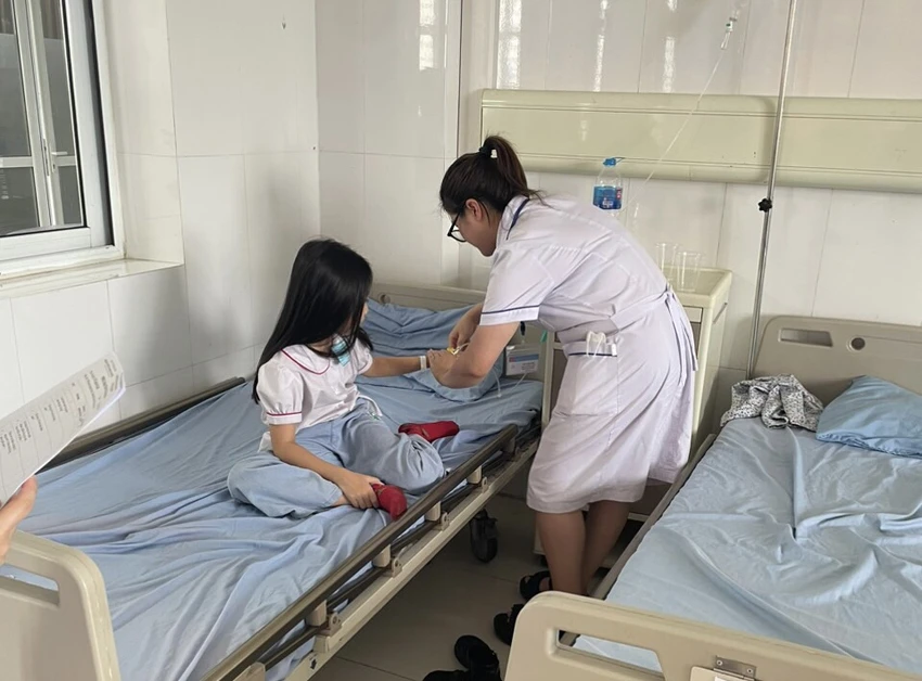 Sức khoẻ các học sinh nghi ngộ độc thực phẩm hiện đã ổn định
