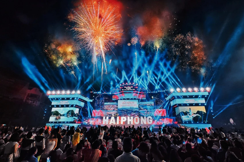 Chương trình Lễ hội Hoa Phượng Đỏ 2023. Ảnh: ĐT