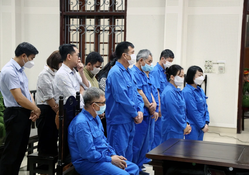 nhieu-co-quan-gui-don-xin-giam-nhe-cho-cuu-giam-doc-cong-an-hai-phong-do-huu-ca-3.jpg