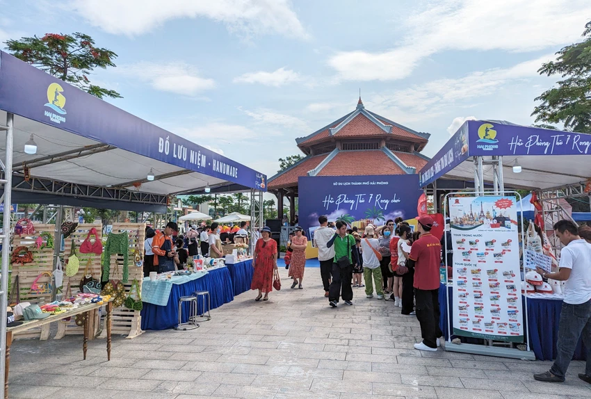 Chương trình 'Hải Phòng thứ Bảy rong chơi' được Sở Du lịch Hải Phòng tổ chức nhằm đẩy mạnh công tác tuyên truyền, quảng bá du lịch Hải Phòng. Ảnh: Ngọc Sơn