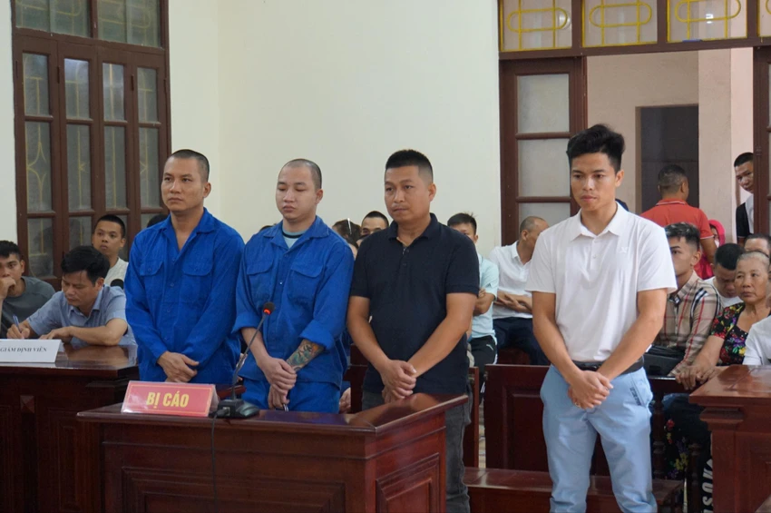 Chỉ từ mâu thuẫn trong việc tranh chấp vận chuyển hàng hoá, lãnh đạo cả hai doanh nghiệp vận tải cùng lãnh án. Ảnh: Ngọc Sơn
