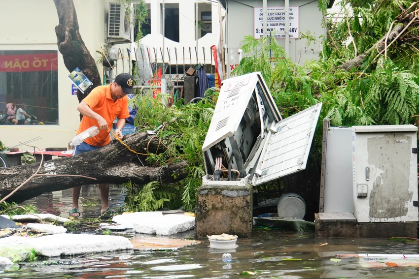 hai-phong-tan-hoang-sau-bao-so-3-2-nguoi-chet-hang-chuc-nguoi-bi-thuong-4.jpg