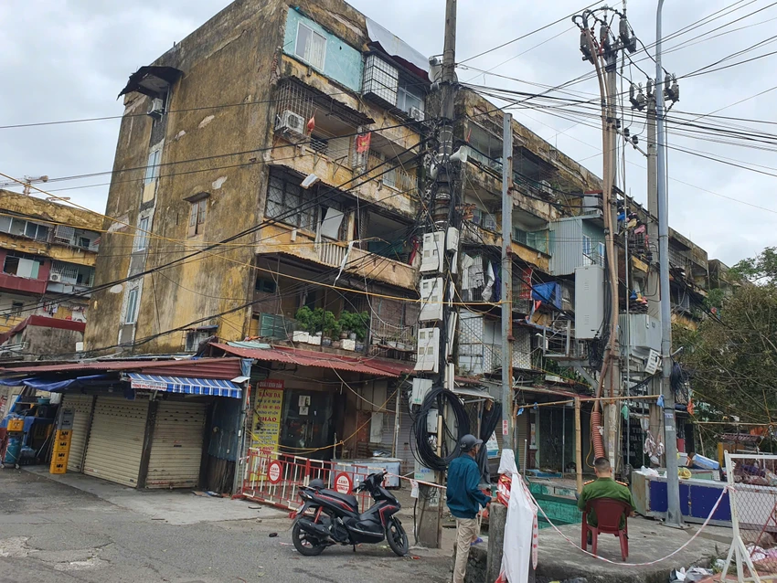hai-phong-di-doi-khan-cap-330-ho-dan-tai-cac-chung-cu-cu-do-anh-huong-cua-bao-so-3-2.jpg